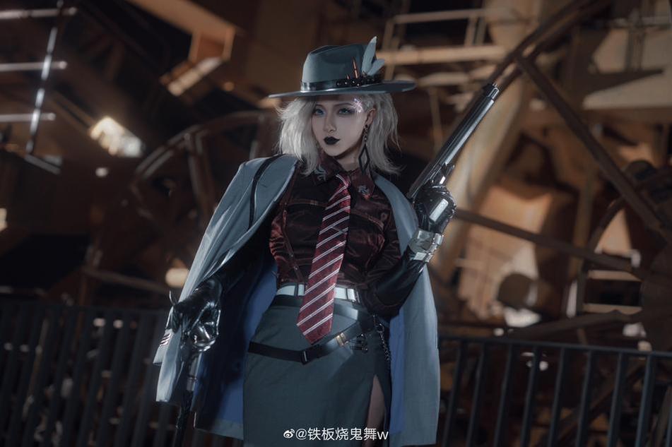 铁板烧鬼舞W免费，呈现精美cos作品图片