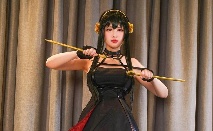 精彩kaya萱鬼灭之刃蝴蝶忍摄影：光影交错，风姿动人，美得神魂颠倒。