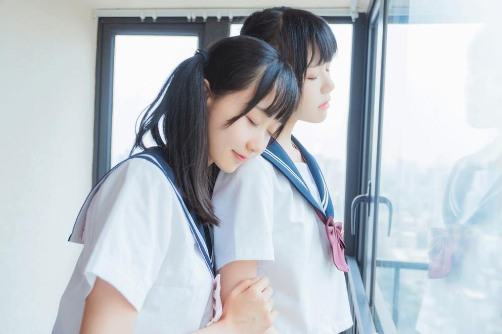 木绵绵owo水手服摄影之美，海风沐浴般的享受