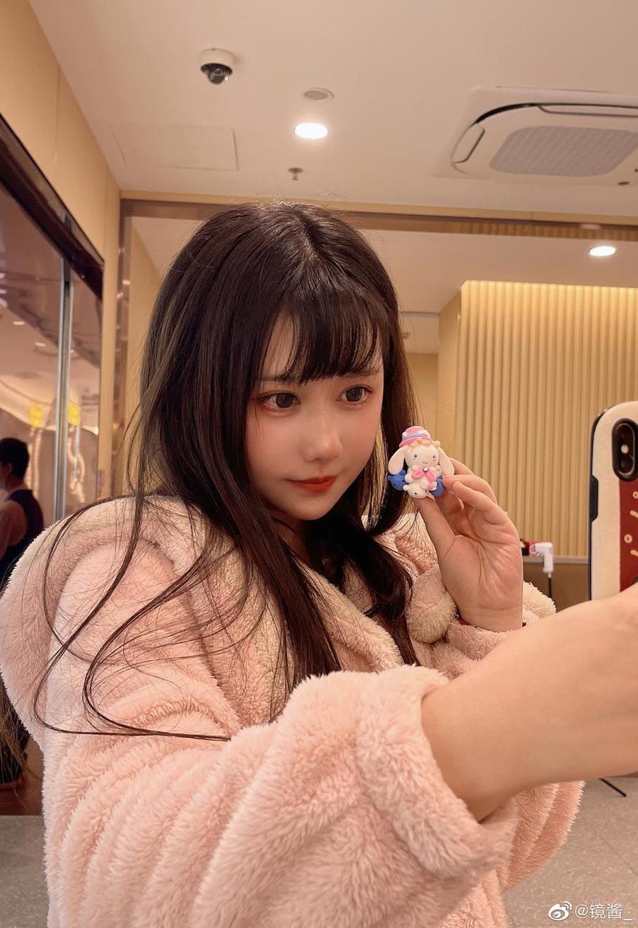 感受美好：姬镜酱骑马的唯美画面带来的情感共鸣