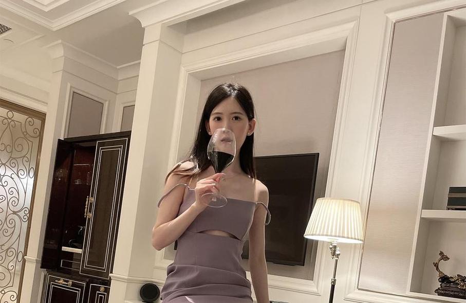 一次解锁多种风格！chloe霏霏最新会员图多彩图包就在这里
