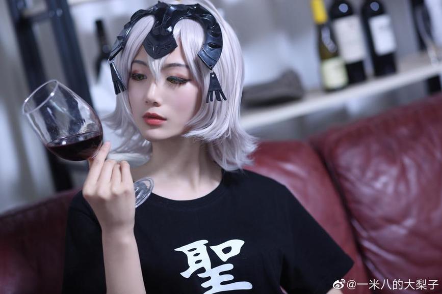 美轮美奂的超美图包！一米八的大梨子百科像一道靓丽的风景线