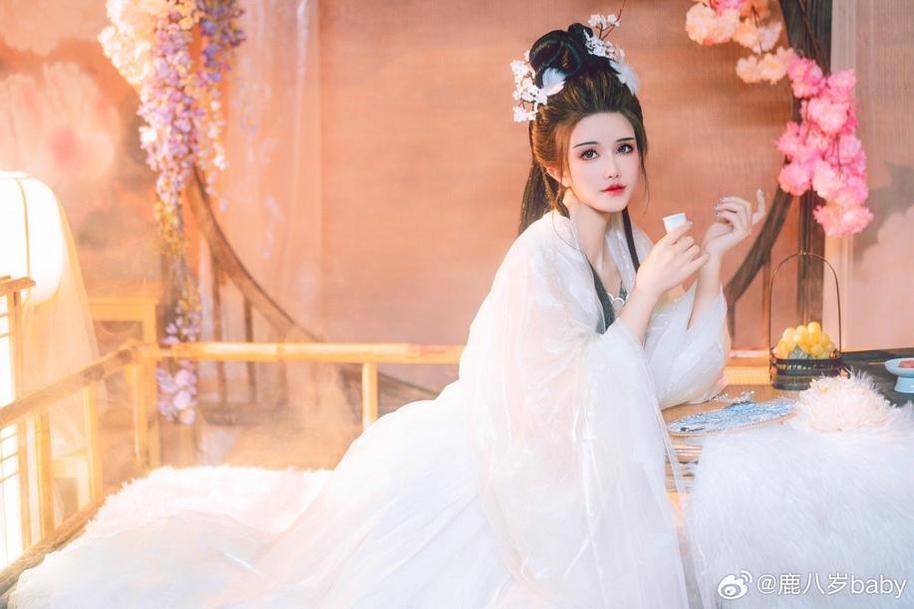 掌握了这组鹿八岁白色婚纱的图片，你就是风度翩翩的男神