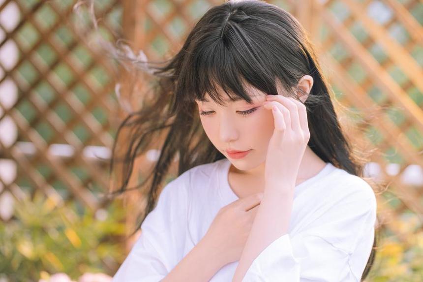 值得珍藏的喵小吉花絮美图原图，让你深入领略cos艺术之美。