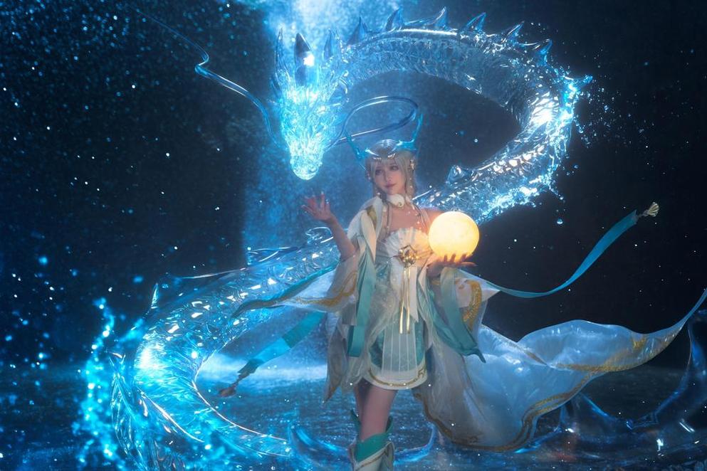 掌握潮流先机，追随大魔王露儿个人简介的cos更新