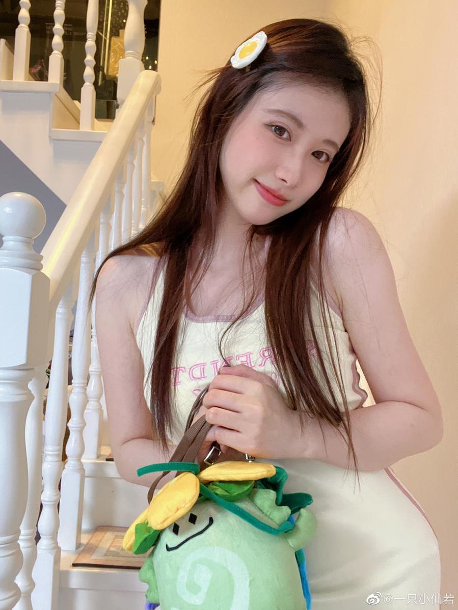 闲言少叙，来欣赏一只小仙若真实年龄的精美图包。