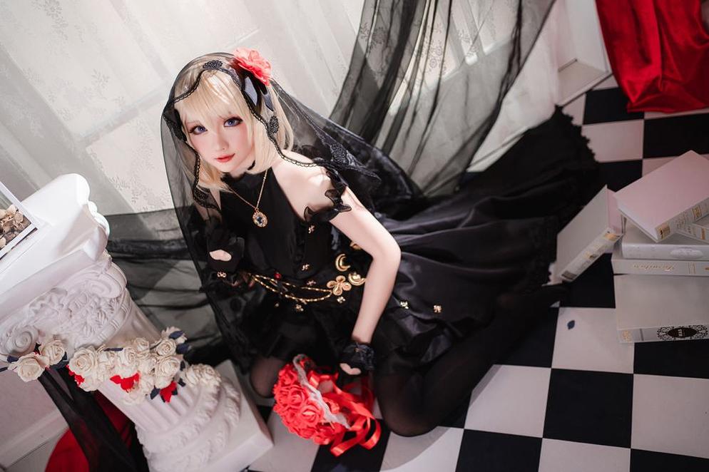 星之迟迟cosplay图：欣赏无删版的她，感受与原作的完美再现。
