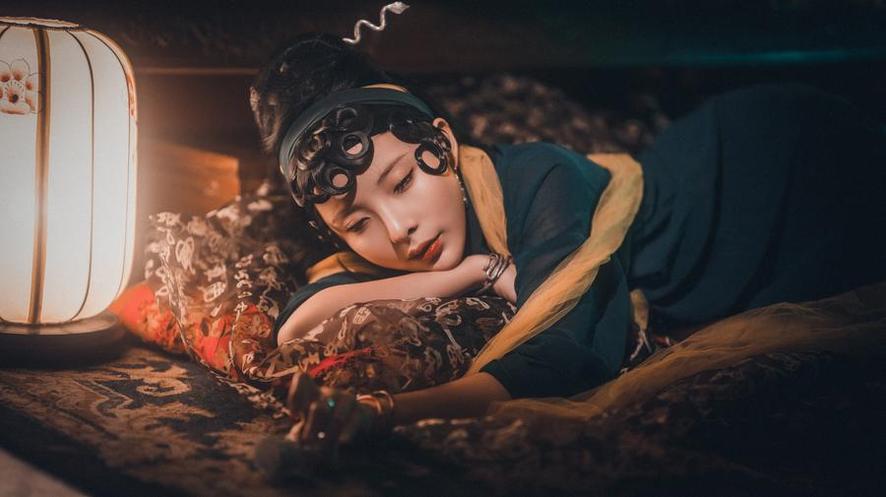 原天夕子cos比比东：萌系cos图包分享。