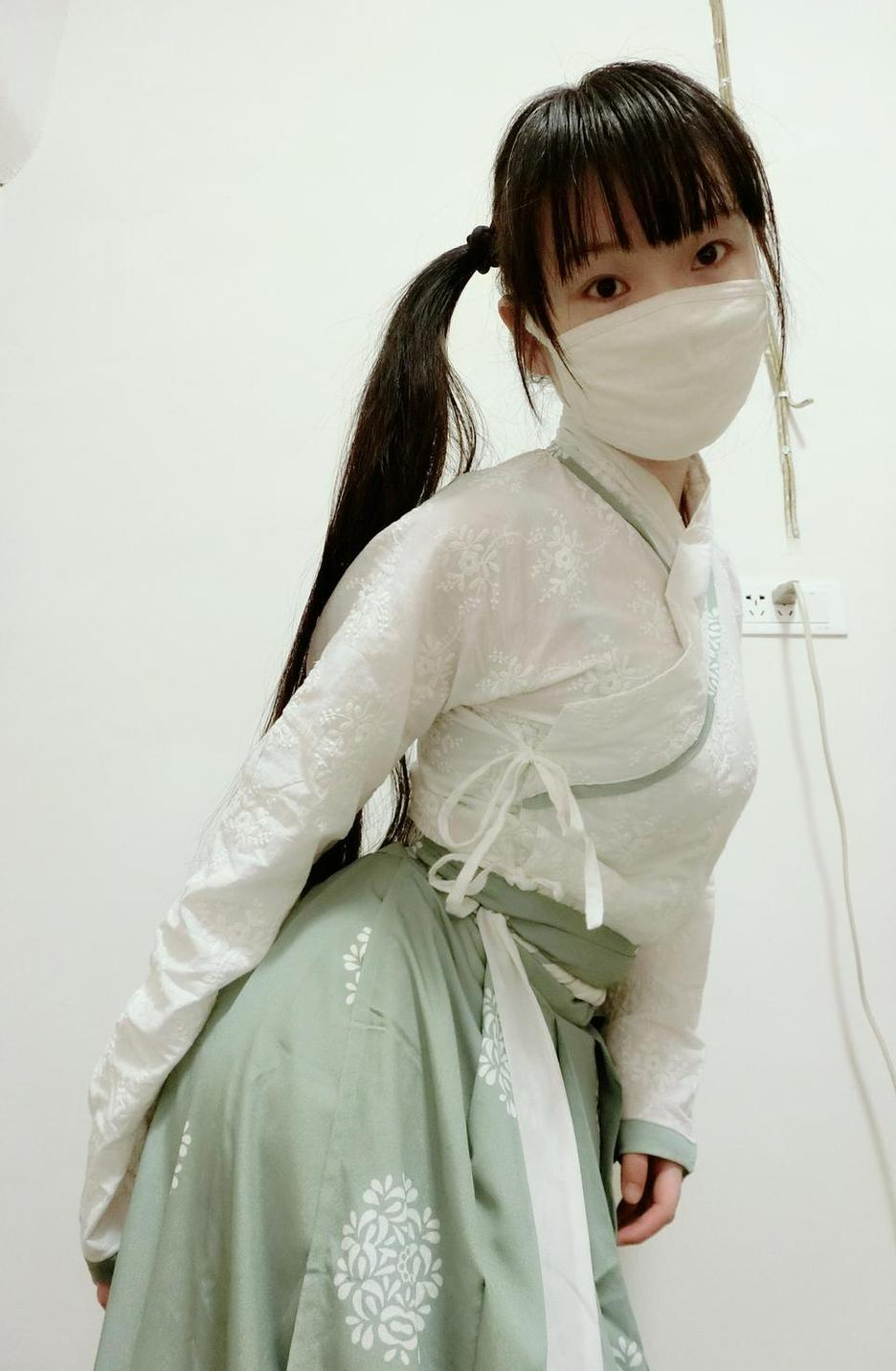 独一无二：西尔酱jk校服照片魅力无穷。