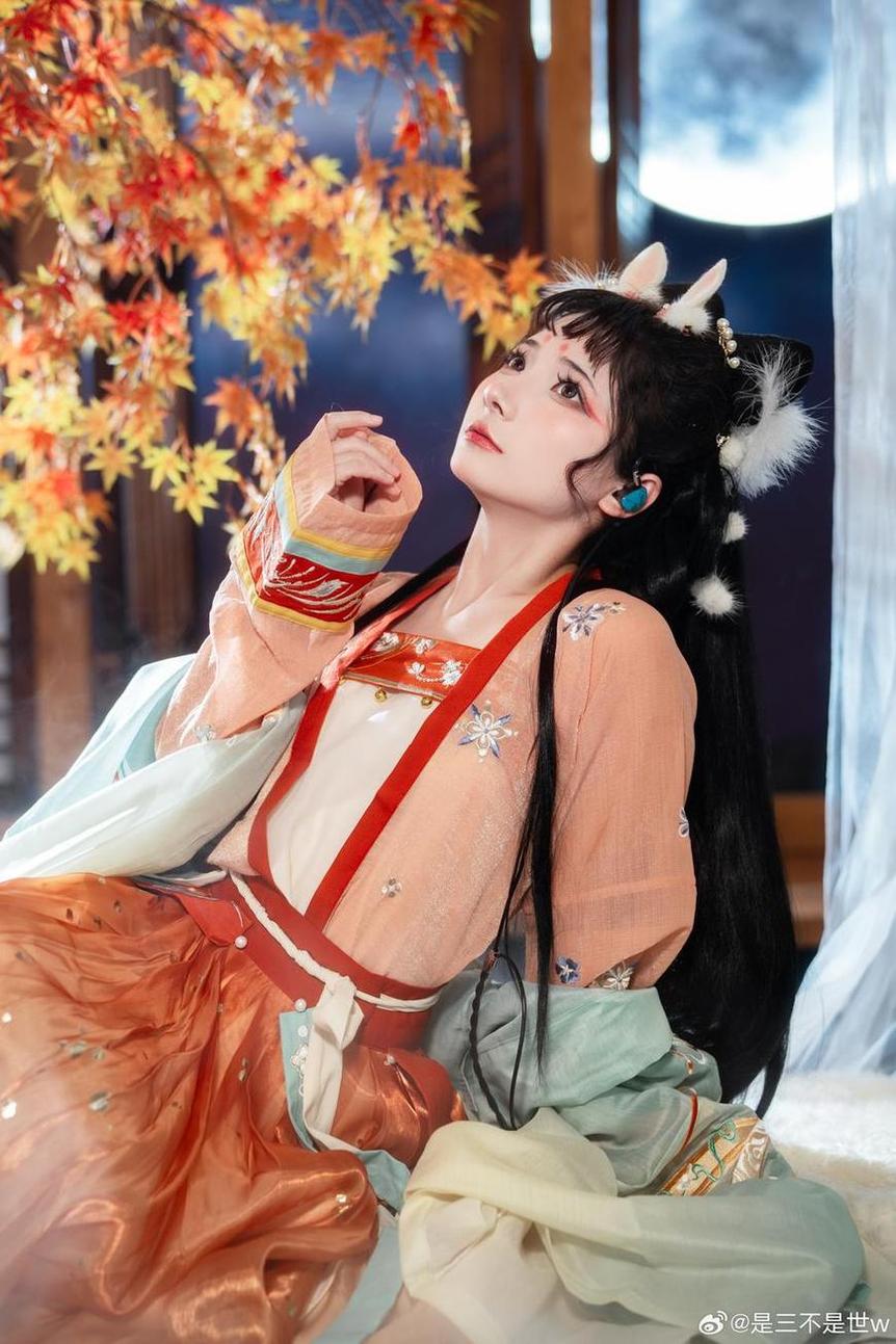 是三不是世w吉他姐姐的cos作品分享，不一样的扮演角色让你眼前一亮