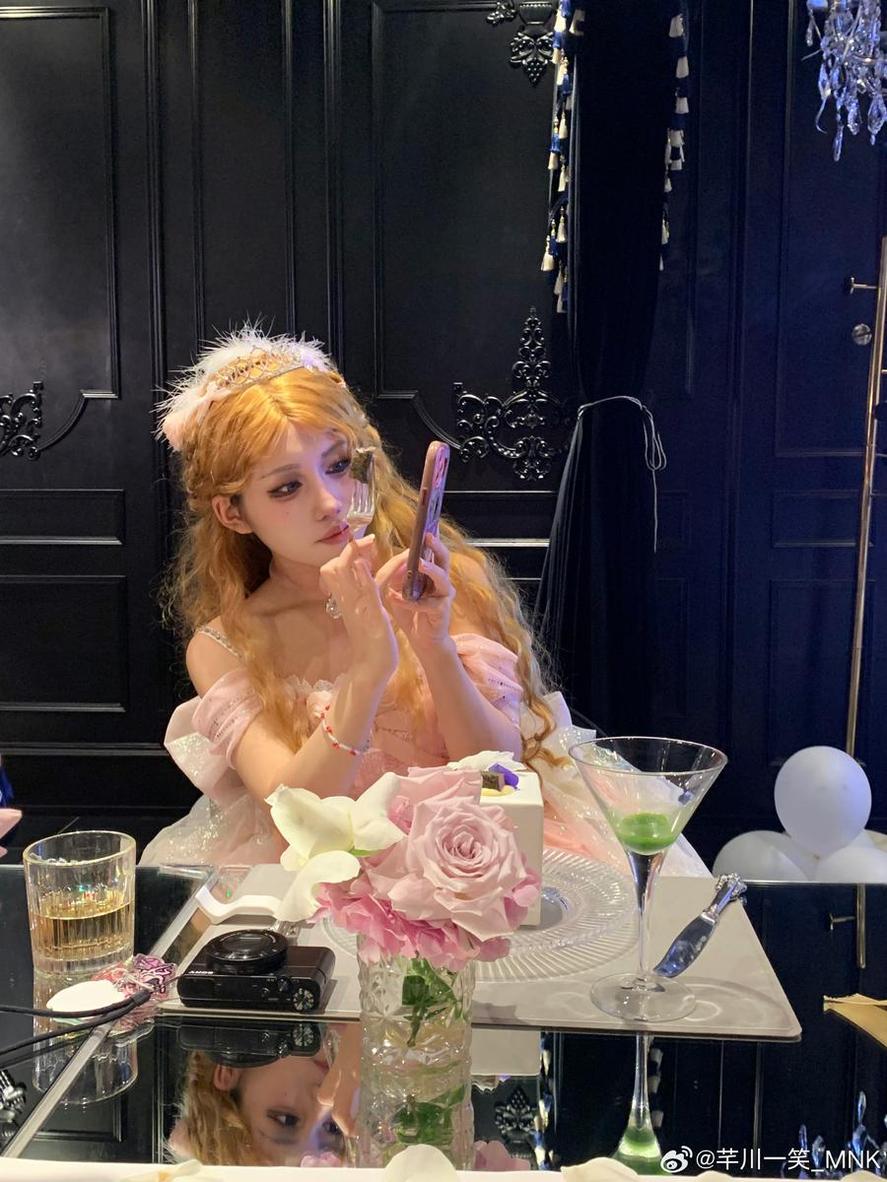 一笑芳香沁cos作品绝美如花
