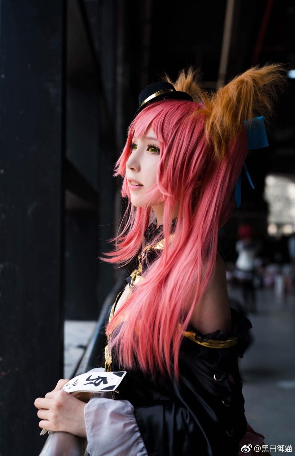 图片中的黑白御猫魏博，美图一张，让你爱上cosplay。