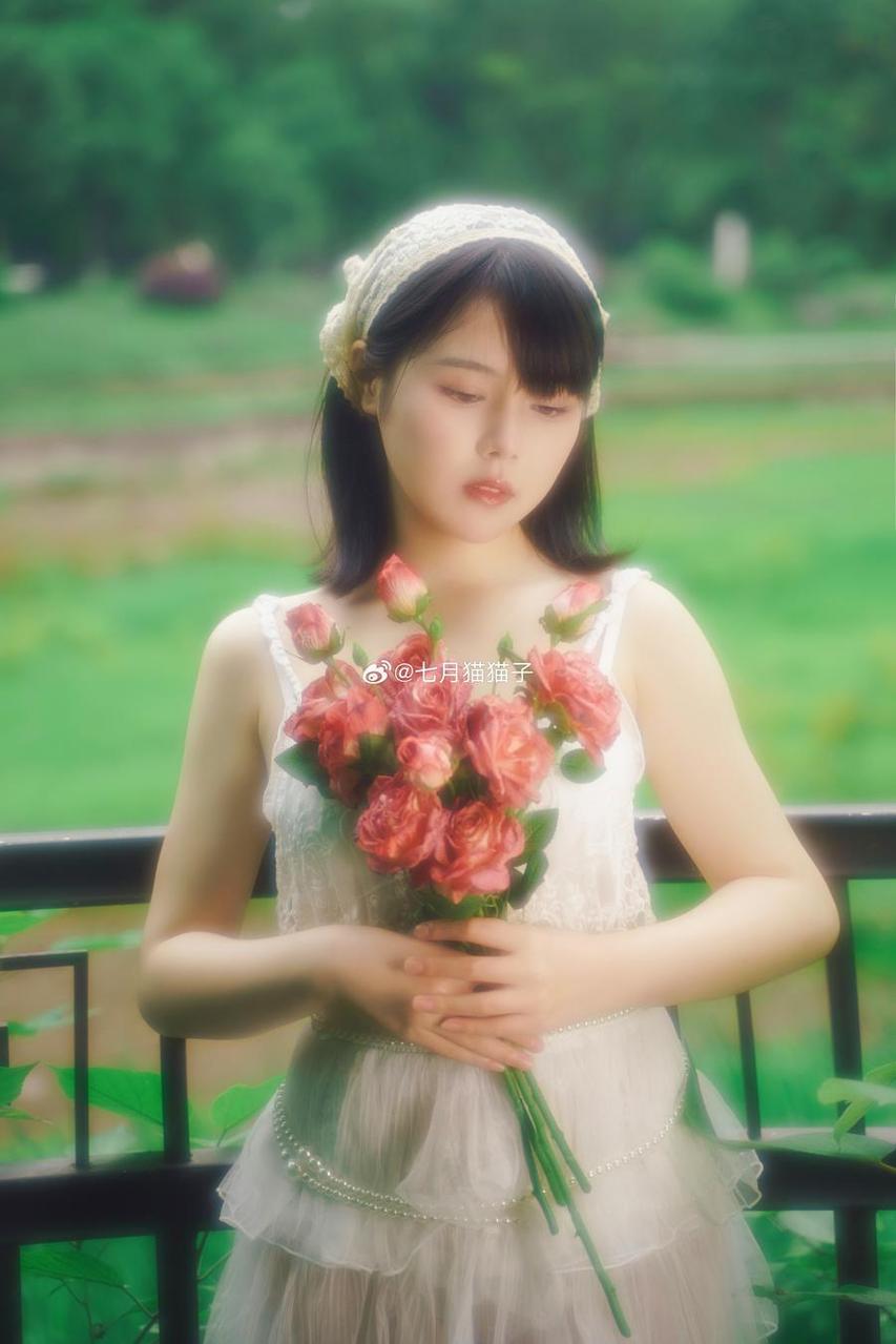 风景如画的照片：小蓝鸟七月喵子壁纸带你领略无限美丽