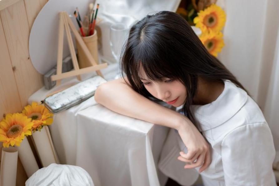 西呱呀呀呀白猫咪的作品：九条尾巴的少女