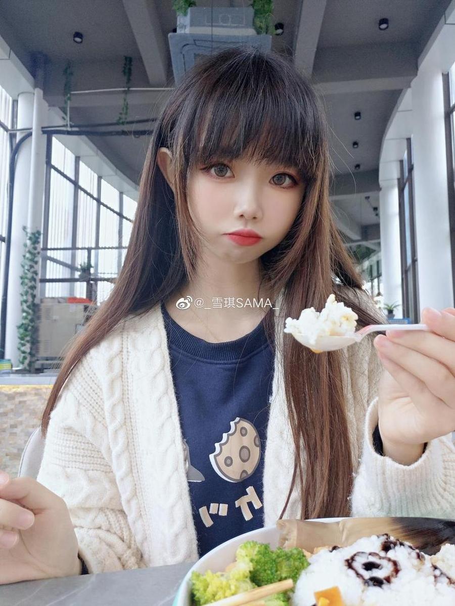 完美的雪琪sama一字马，打造定制美图图包。