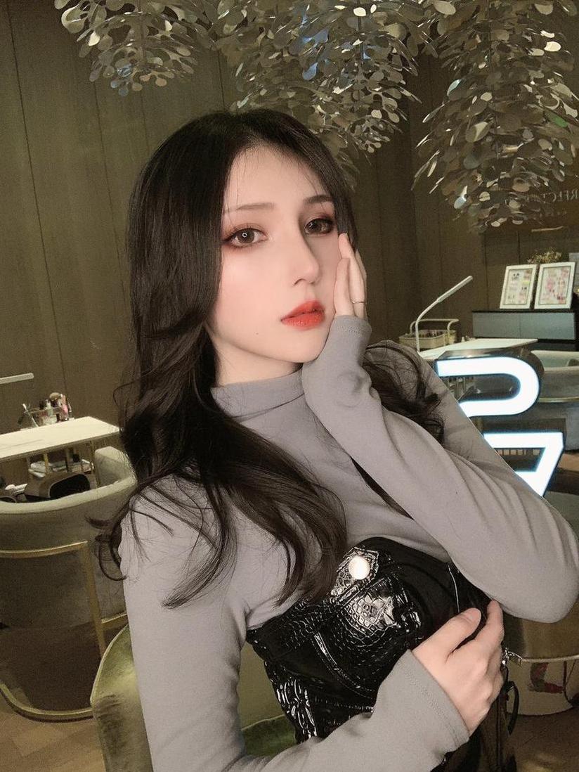 Vams子个人资料：分享cos照片，与你一起领略cos知性美的魅力