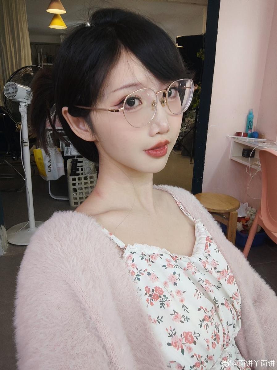 震撼上线！最新美图分享，面饼仙儿cosplay写真无敌