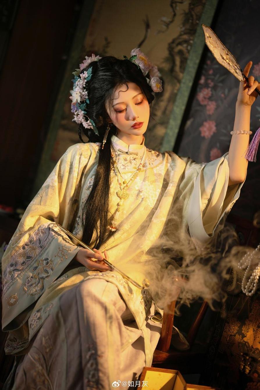 摄影达人coser如月灰毛衣的原图分享