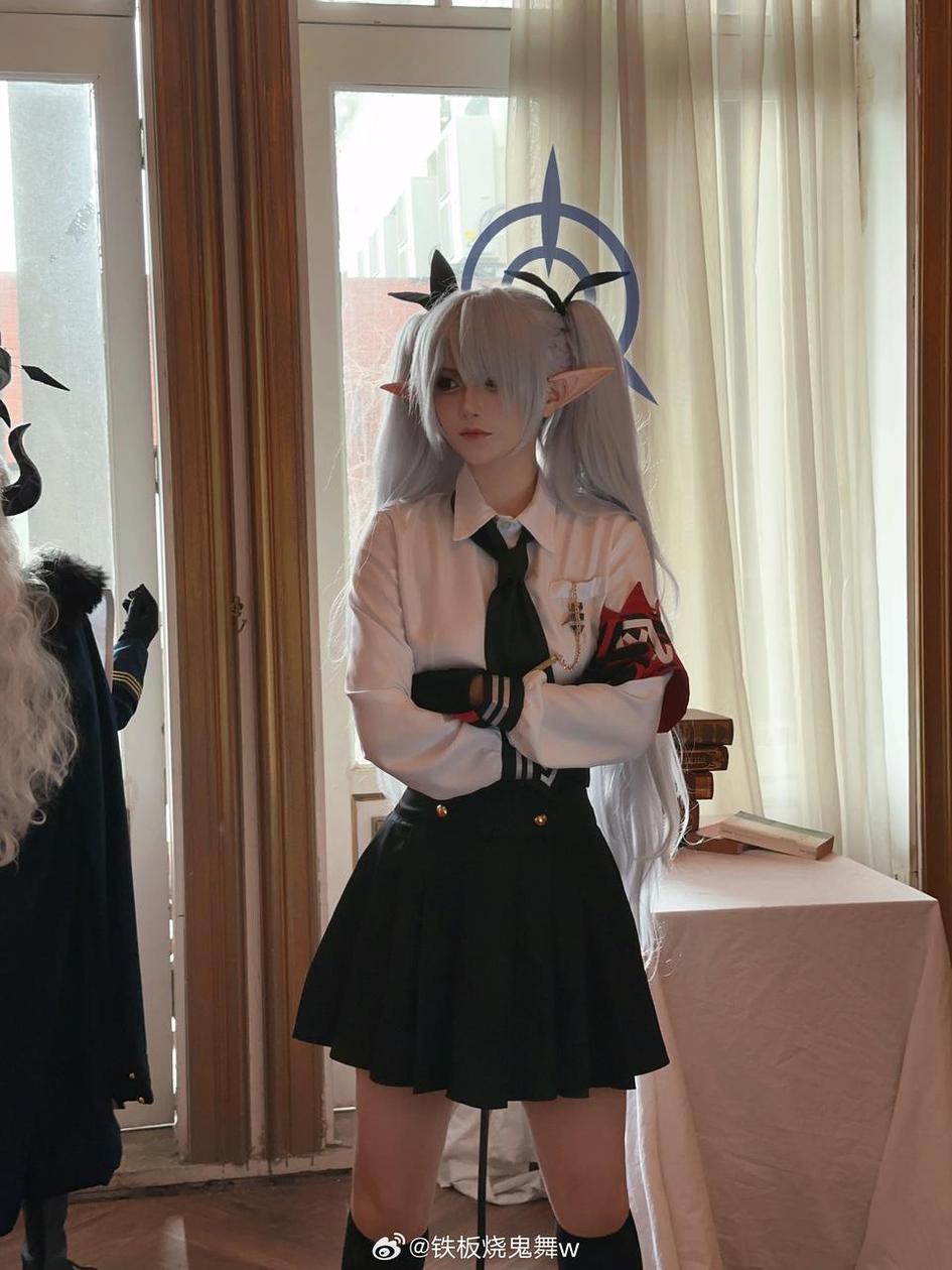 铁板烧鬼舞露背让你的cosplay一秒上天