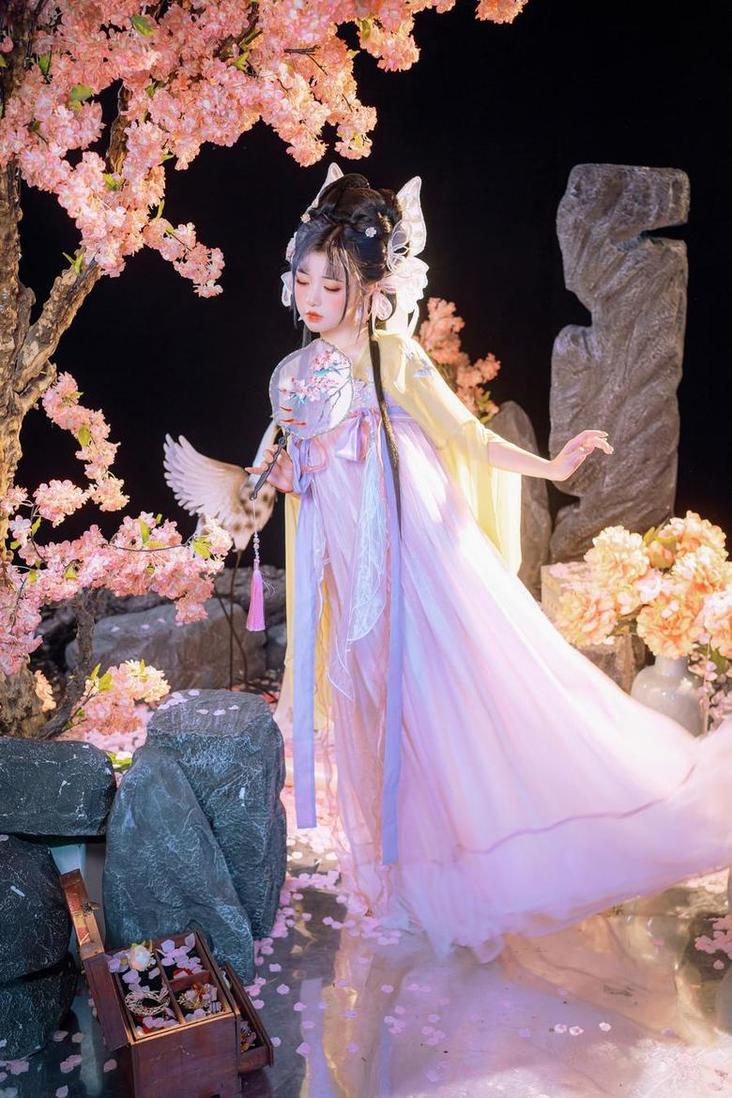 爆机少女喵小吉图片的高清照片，把你带入一个神秘的世界