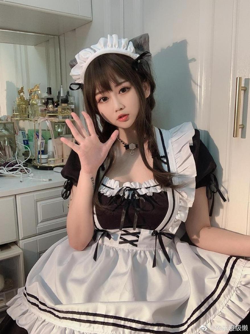 献上我最爱的coser是依酱呀一月免费图包，等你来抢